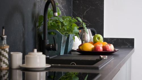 Studio Apartment image 8