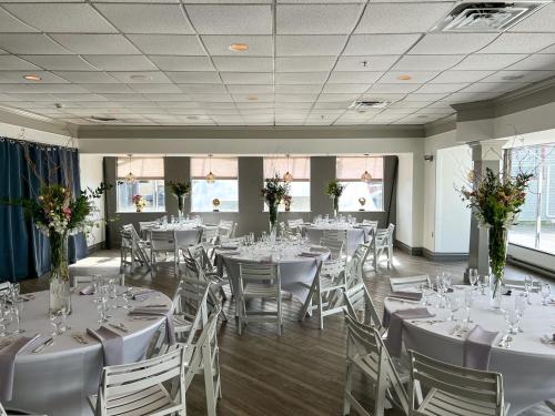 The Newport Harbor Hotel & Marina in Newport, USA