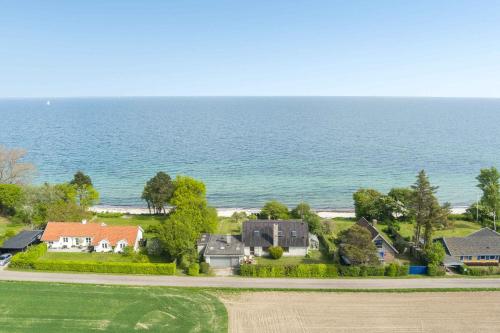  Nicely Located Villa With A View And Access To The Water, Ferienwohnung in Nykøbing Falster