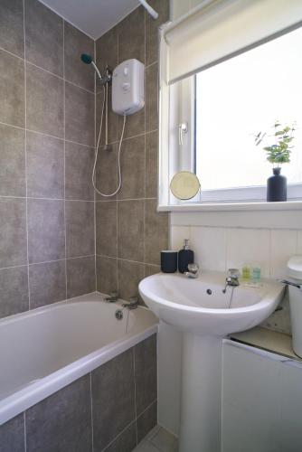 Banheiro, Rotherwood Apartment in Norte de Glasgow