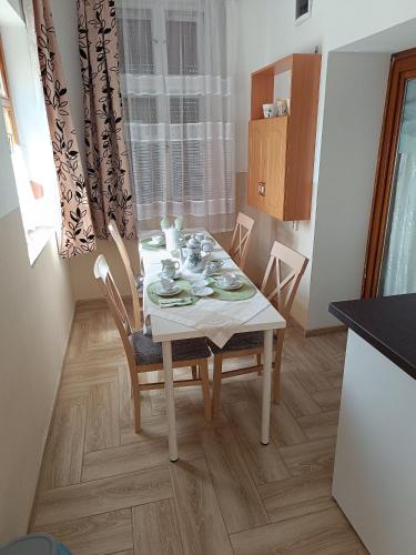 Kiskastély Apartman (Kiskastely Apartman) in บัลมาซูญวาโรส
