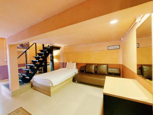 Retro Box Hotel Chumphon