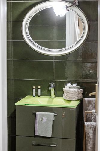 Cicones Boutique Apartments - image 4