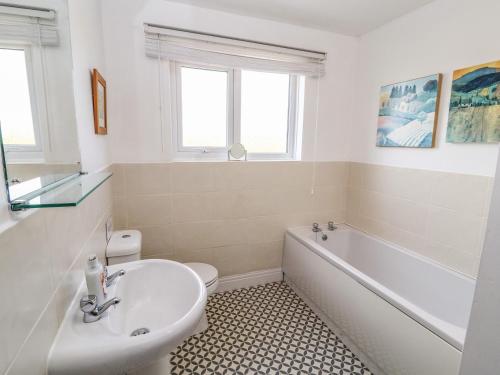 West Croft - image 11