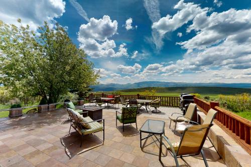 Lake Springs Luxury in Glenwood Springs, USA
