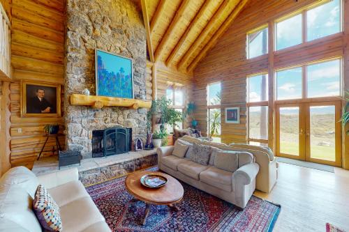Lake Springs Luxury in Glenwood Springs, USA
