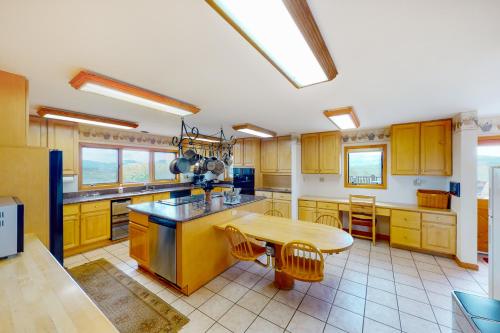 Lake Springs Luxury in Glenwood Springs, USA
