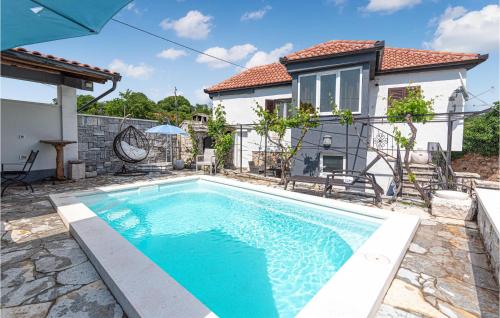 Beautiful Home In Danilo With 2 Bedrooms, Wifi And Outdoor Swimming Pool, Pension in Ljubostinje bei Donje Vinovo