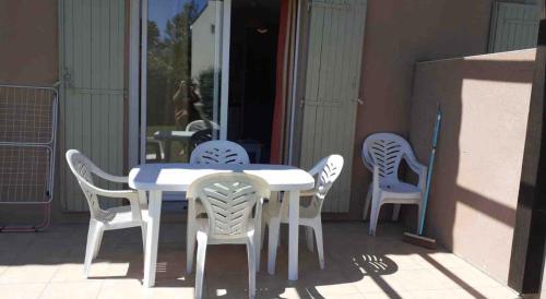 Belle Maisonette dans Residence 3* avec piscine partagée (Belle Maisonette dans Residence 3* avec piscine partagee) in Saint-Saturnin-les-Avignon