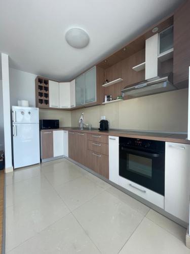 Sunny two room apartment, Baneasa, Petrom City, Free wi-fi and underground parking