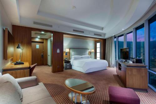 room detail thumbnail 1