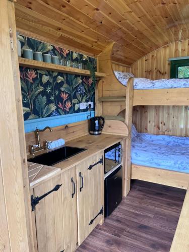 Woodie the shepherds hut - sleeps 4