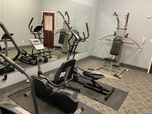 Budget Host Inn and Suites Cameron - 피트니스 센터