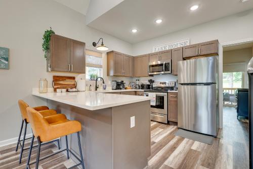 Counce Vacation Rental with Private Deck Near Golf! in Counce, USA