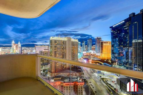 MGM Signature-27-805 F1 Track & Strip View Balcony, Las Vegas
