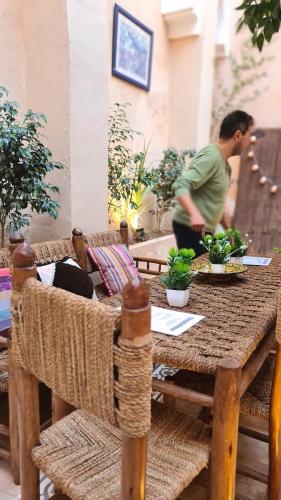 Dotări, Hostel Laksour in Medina