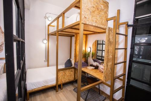 1 queen bed, 2 bunk beds