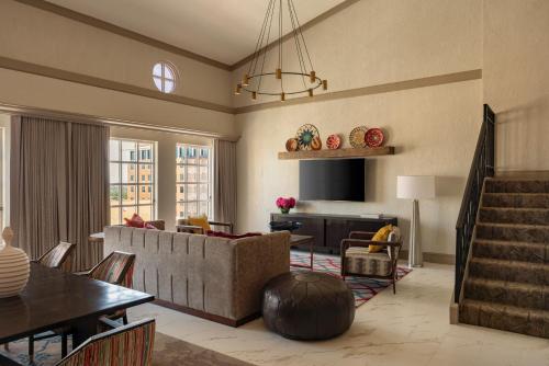 Alhambra Presidential Suite