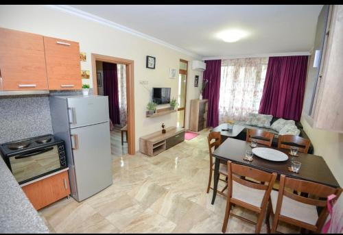 Апартаменти Лазур в сърцето на Поморие, Pomorie (Foto 4)