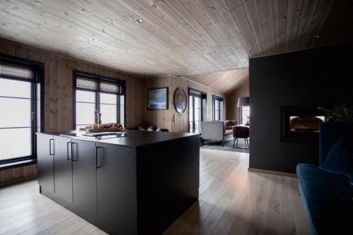 Dapur, Luxurious 5-Bedroom Mountain Chalet with Sauna, Panoramic Views, and Two Full Bathrooms in Stranda