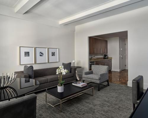 One Bedroom Deluxe Suite - Accessible