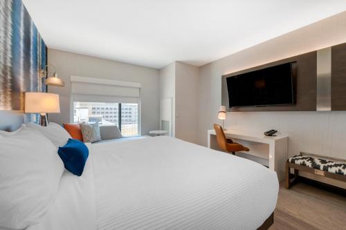 King Room - Accessible/Non Smoking room in Cambria Hotel Detroit Downtown