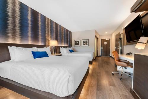 Quadruple Room with Two Queen Beds - Non Smoking room in Cambria Hotel Detroit Downtown