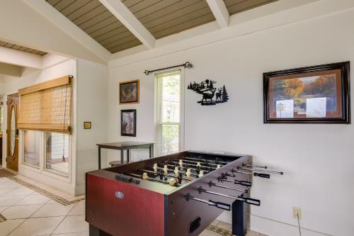 Gatlinburg Home with Mtn Views and Hot Tub 2Mi to Town - image 21