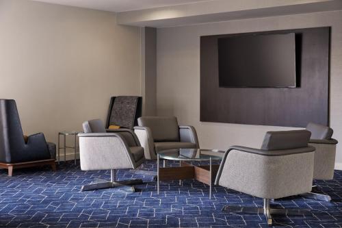 Courtyard by Marriott St Louis Downtown West - image 2