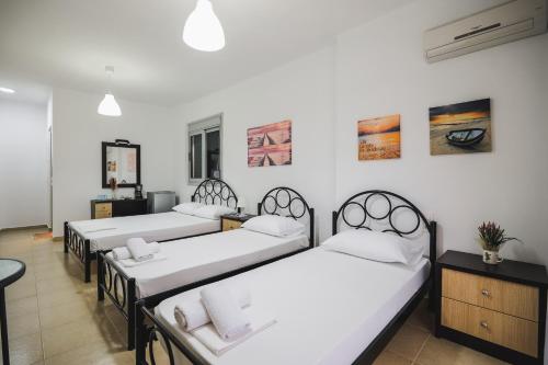 Quadruple Room with Sea View image 10