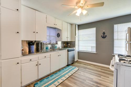 Deck & Fenced-In Yard: Texas Escape! in Oyster Creek (TX)