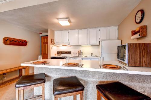 Ideal Breck Location, Downtown, Mountain Views, Wi-Fi, Garage Parking TE405 - Apartment - Breckenridge