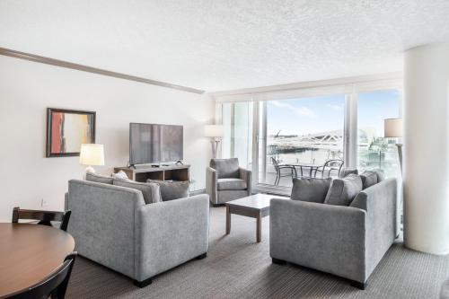 One Bedroom Suite Partial Harbour View