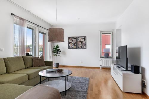 Guestly Homes - 3BR Modern Apartment