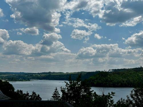 Auszeit im Wald direkt am See - Hotel - Schleiz