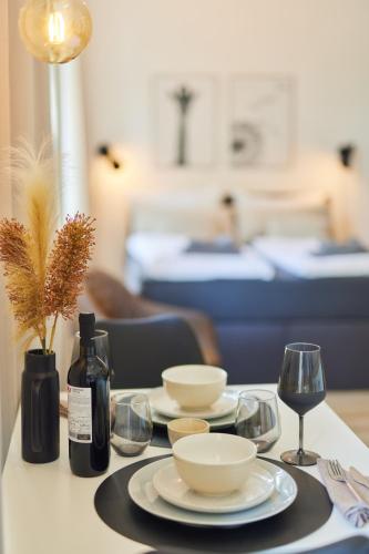 STUDIO3 zentral und ruhig mit Parkplatz, 5 min z Bali-T und GOP, Boxspringbett in Bad Oeynhausen