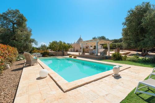 B&B San Michele Salentino - Trullo Milù with Pool - Bed and Breakfast San Michele Salentino