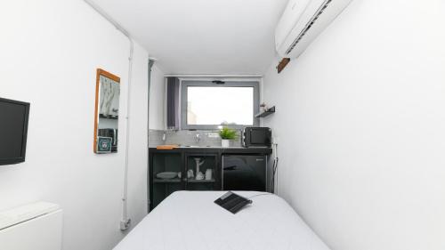 Monastiraki CityCenter Sleepbox- Unspoiled Athens Apartments, Athen
