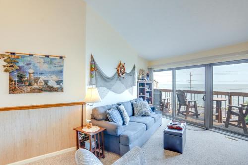 Walkable Condo with Balcony, Dock and Pool Access