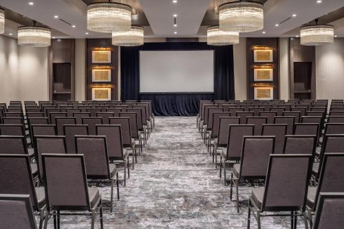 The Row Hotel at Assembly Row Autograph Collection by Marriott - image 11