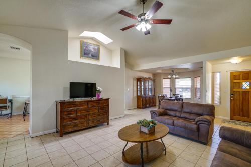 Convenient Las Cruces Home with Patio and Grill! in 聖思多羅