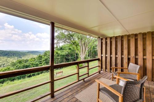 Lovely Ozarks Cabin Rental about 5 Mi to Beaver Lake! in Garfield, USA