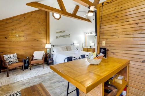 Lovely Ozarks Cabin Rental about 5 Mi to Beaver Lake! in Garfield, USA