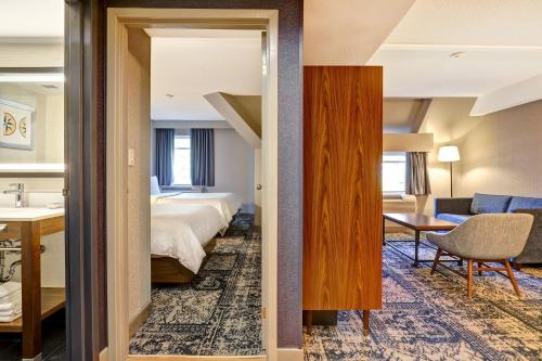 2 queen beds