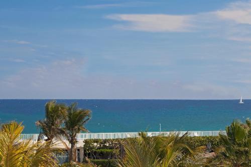 Facilities, Holiday Inn Express North Palm Beach-Oceanview in Juno Beach (FL)
