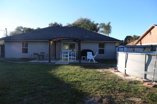 . 3-bedroom home between the beach & theme parks