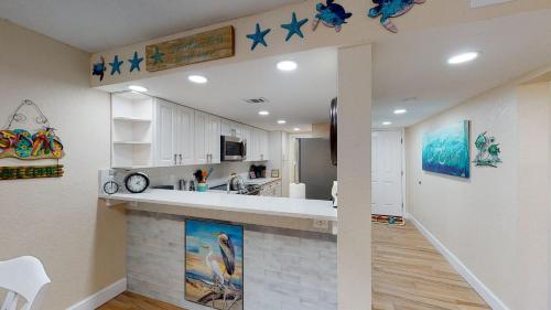 Beach Paradise, Steps to the Ocean 2nd floor