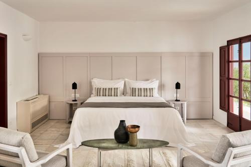Athenian Suite, 2 Bedroom Suite, Bedroom 1: 1 King, Bedroom 2: 2 Twin, Inland view, Balcony