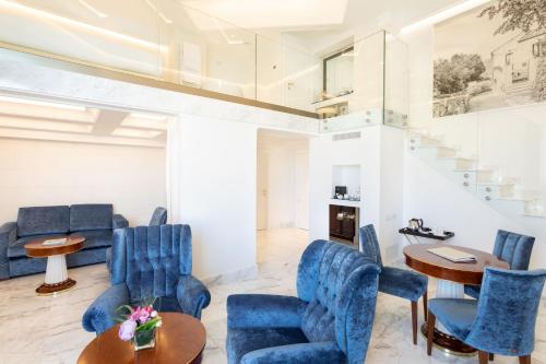 One-Bedroom Bi-Level Suite with Sea View