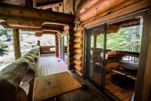Заобикаляща среда, Hatcho no Yu Hot Spring Ryokan in Kawamata